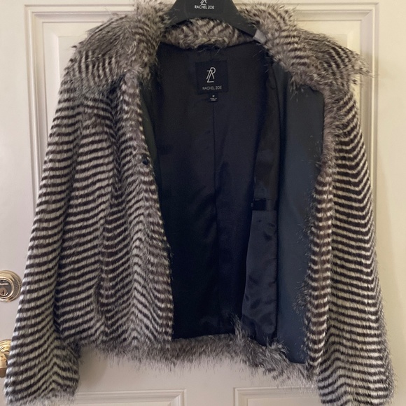 Luxe Rachel Zoe Faux Fur Toggle Coat/Black&White Chevron/M/NEW/NEVER WORN! - Picture 3 of 6